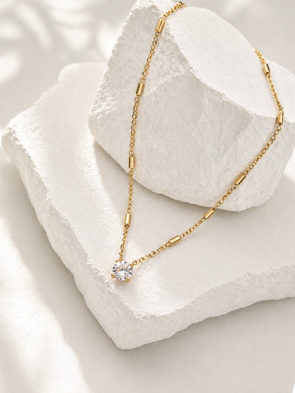 Rosé Luxe Gold Solitaire Necklace – Elegant Minimalist Diamond Pendant