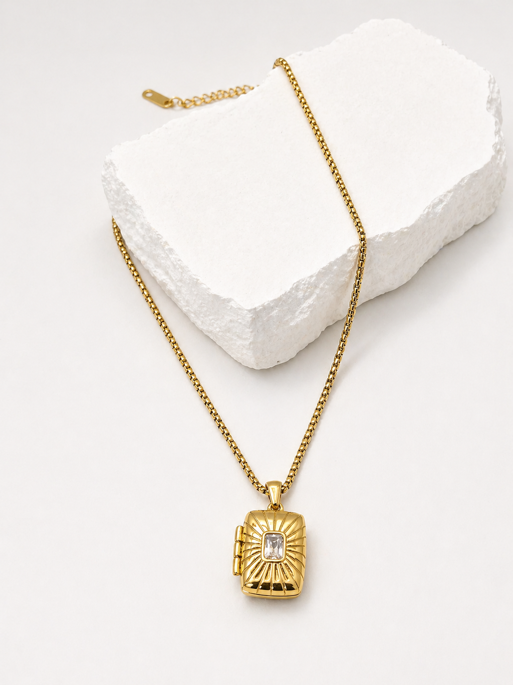 Gold Sunburst Locket Necklace – Elegant Pendant Chain | Rosé Luxe Jewelry