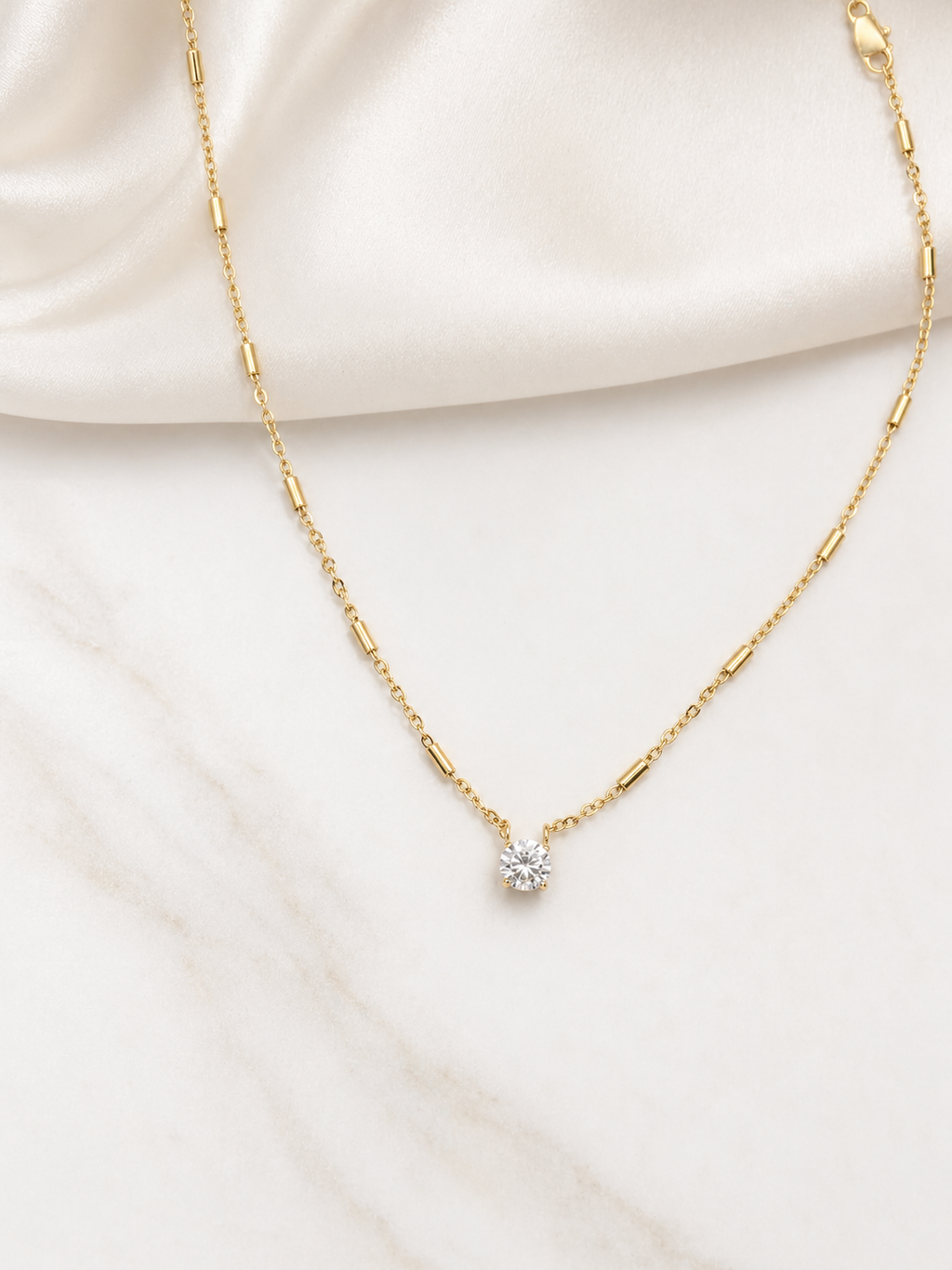 Rosé Luxe Gold Solitaire Necklace – Elegant Minimalist Diamond Pendant