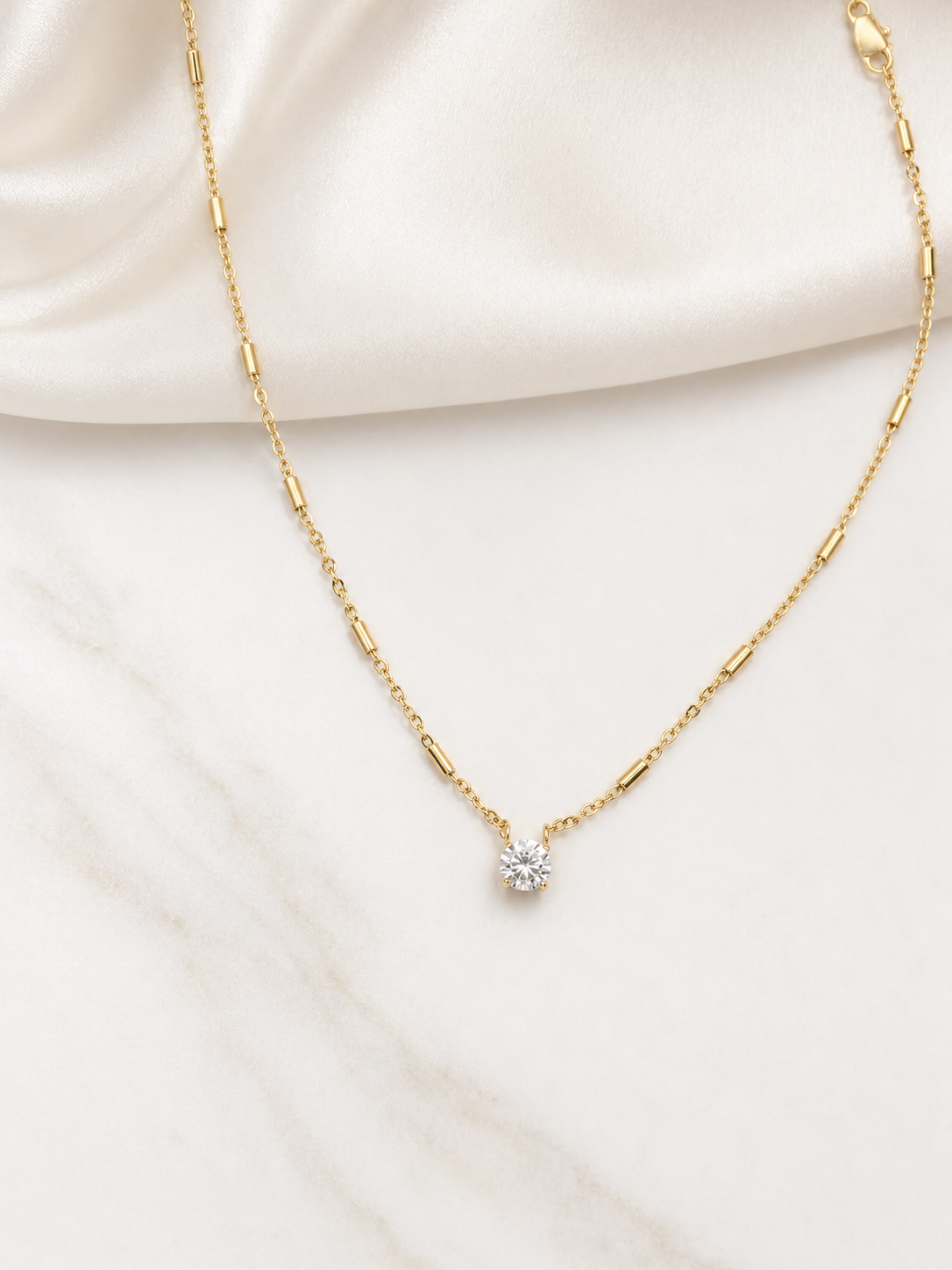 Rosé Luxe Gold Solitaire Necklace – Elegant Minimalist Diamond Pendant