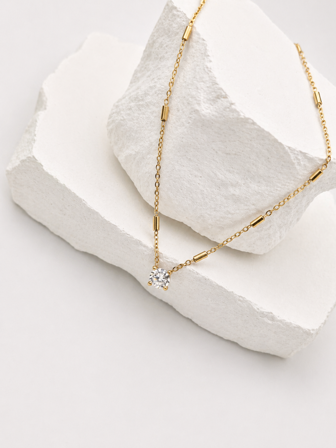 Rosé Luxe Gold Solitaire Necklace – Elegant Minimalist Diamond Pendant
