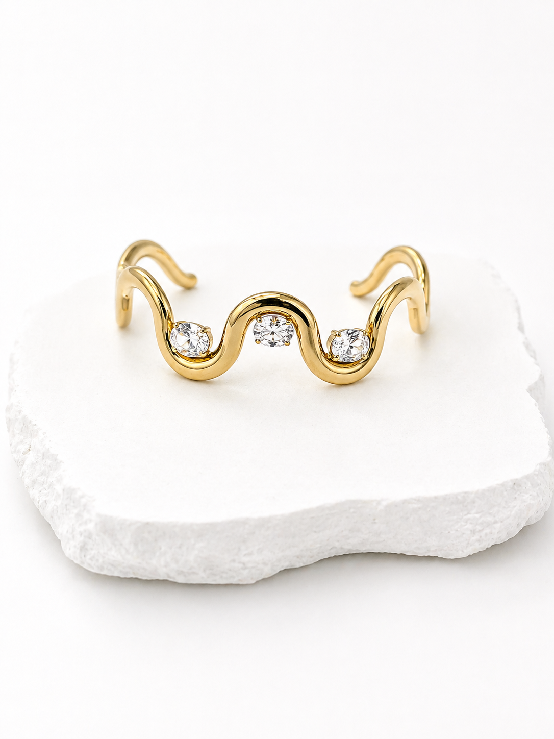Rosé Luxe Wave Crystal Cuff Bracelet – Elegant Gold Open Bangle