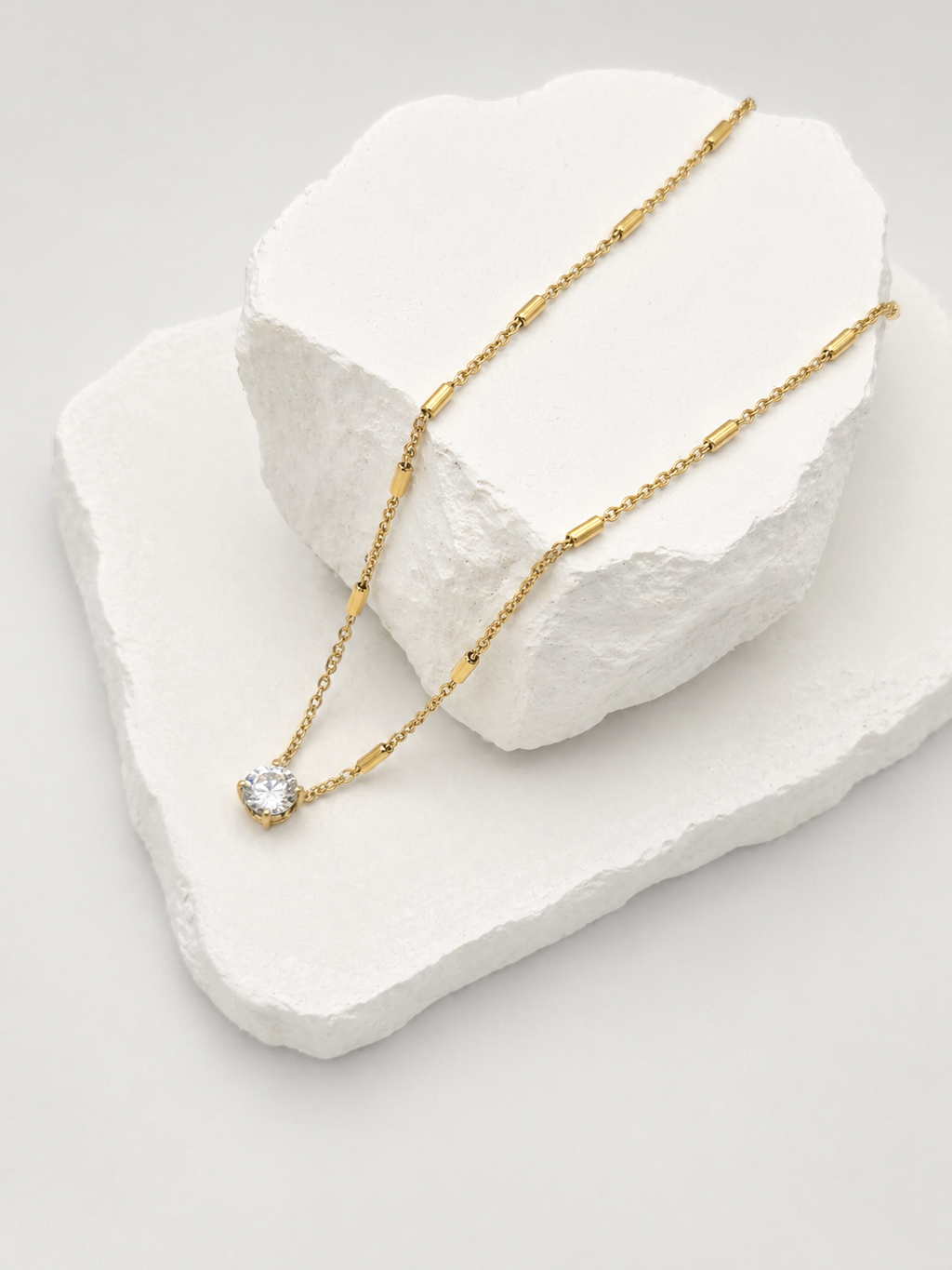 Rosé Luxe Gold Solitaire Necklace – Elegant Minimalist Diamond Pendant