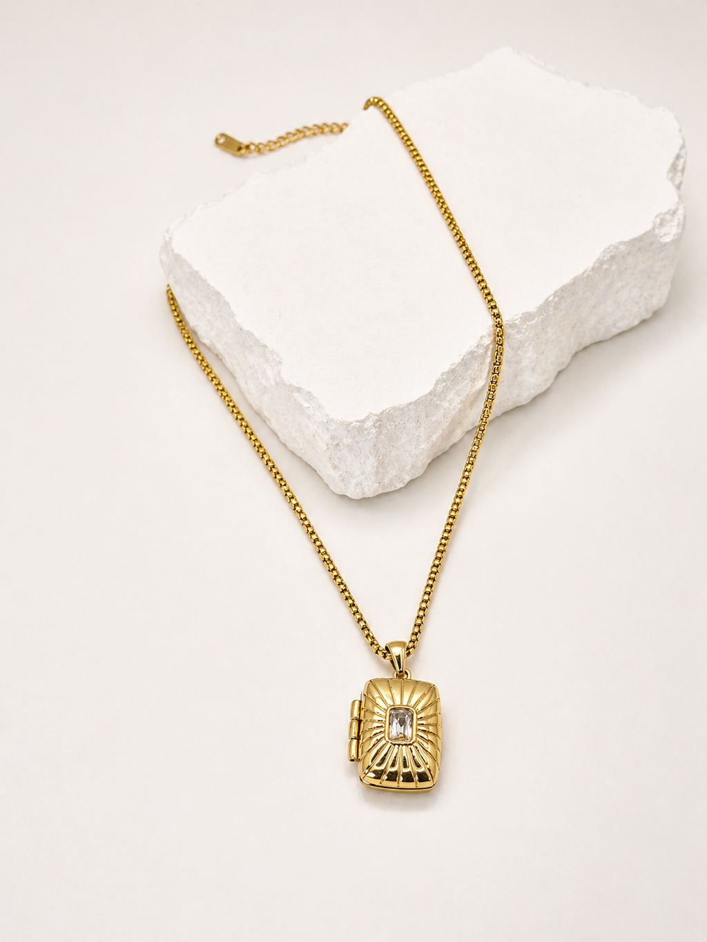 Gold Sunburst Locket Necklace – Elegant Pendant Chain | Rosé Luxe Jewelry